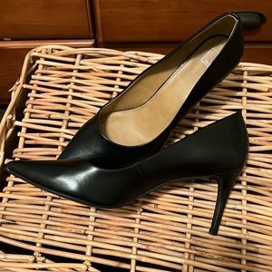 Womens  14th and Union Black leather size 12 medium pumps